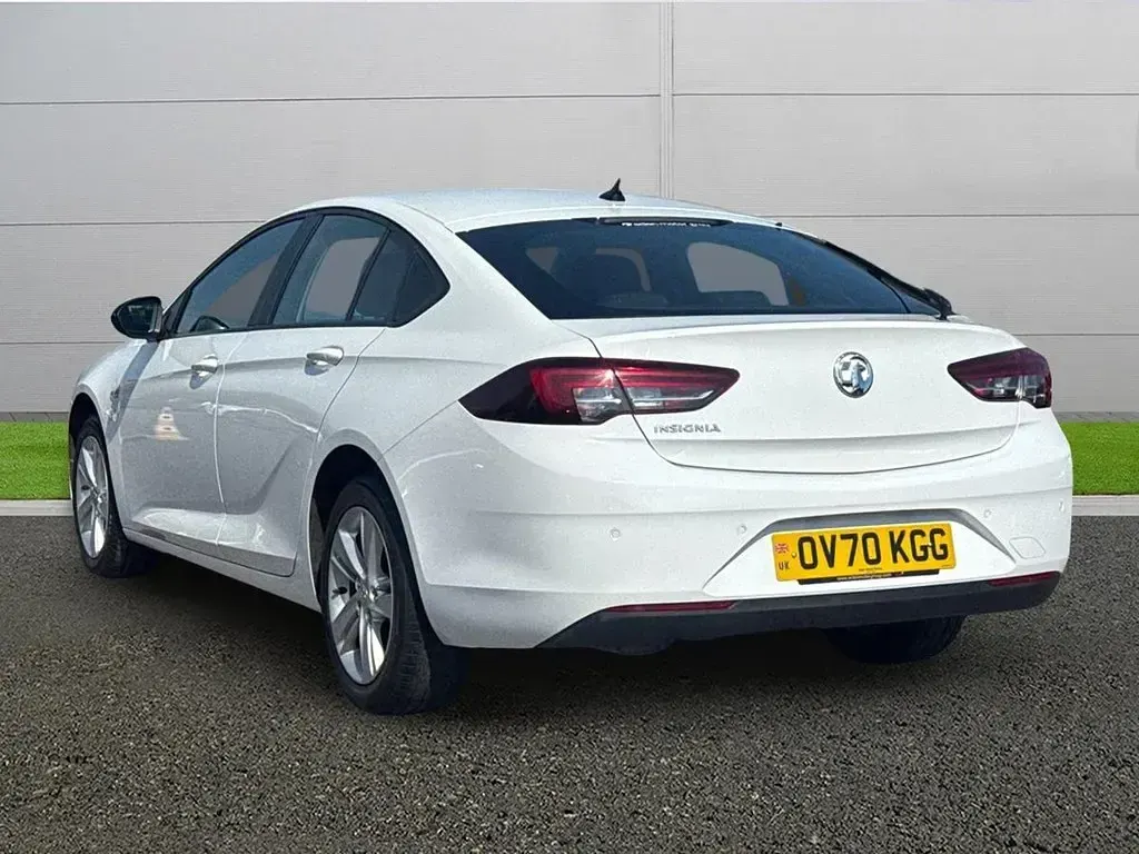 Second-hand Vauxhall Insignia 2020 Alb Hatchback