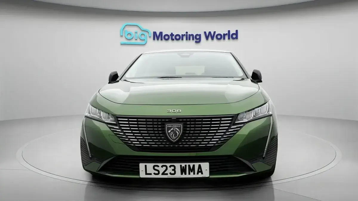 Used Peugeot 308 Allure Premium 131 HP (96 kW) 2023 Green Hatchback