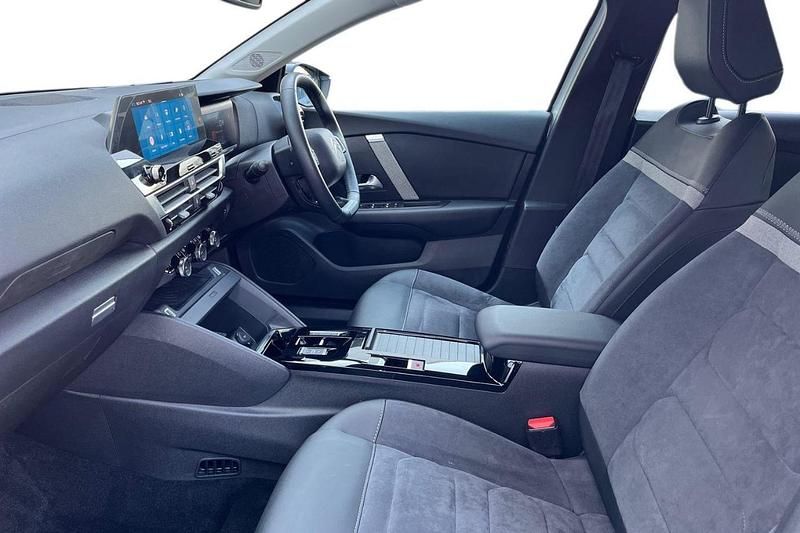 Used Citroën e-C4 100 kW (136 HP) 2024 Okenite white Hatchback