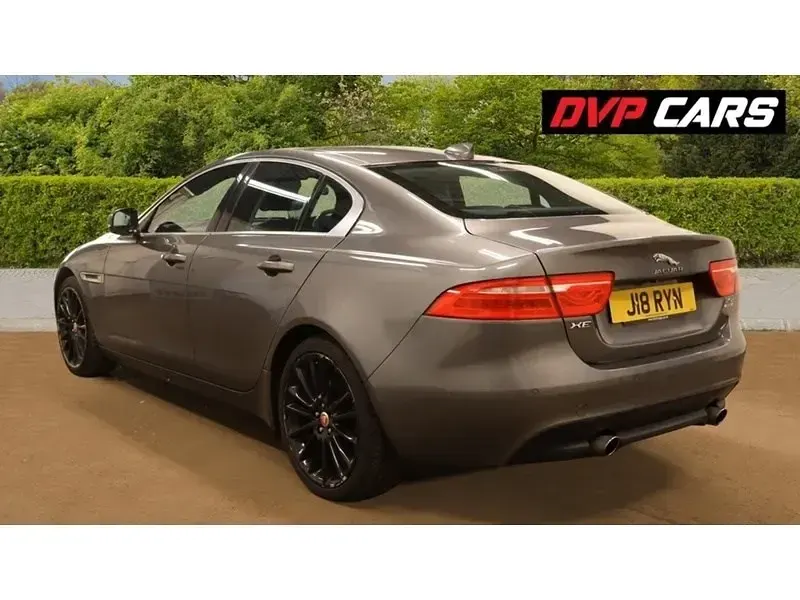 Begagnad Jaguar XE Portfolio 240 HK (176 kW) 2017 Grå Sedan