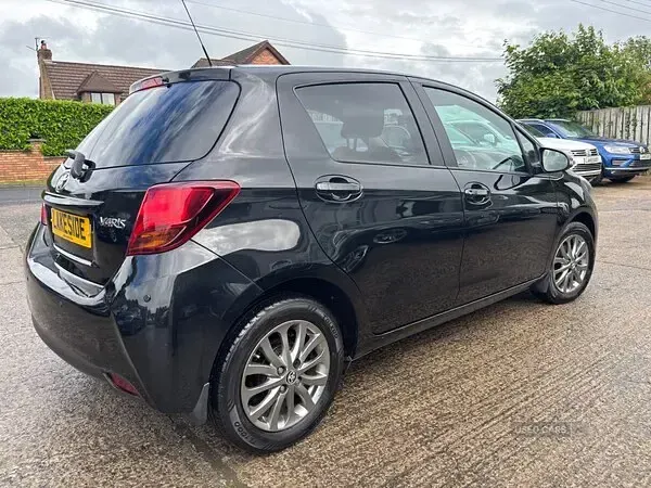 Used Toyota Yaris 99 HP (72 kW) 2016 Black Hatchback
