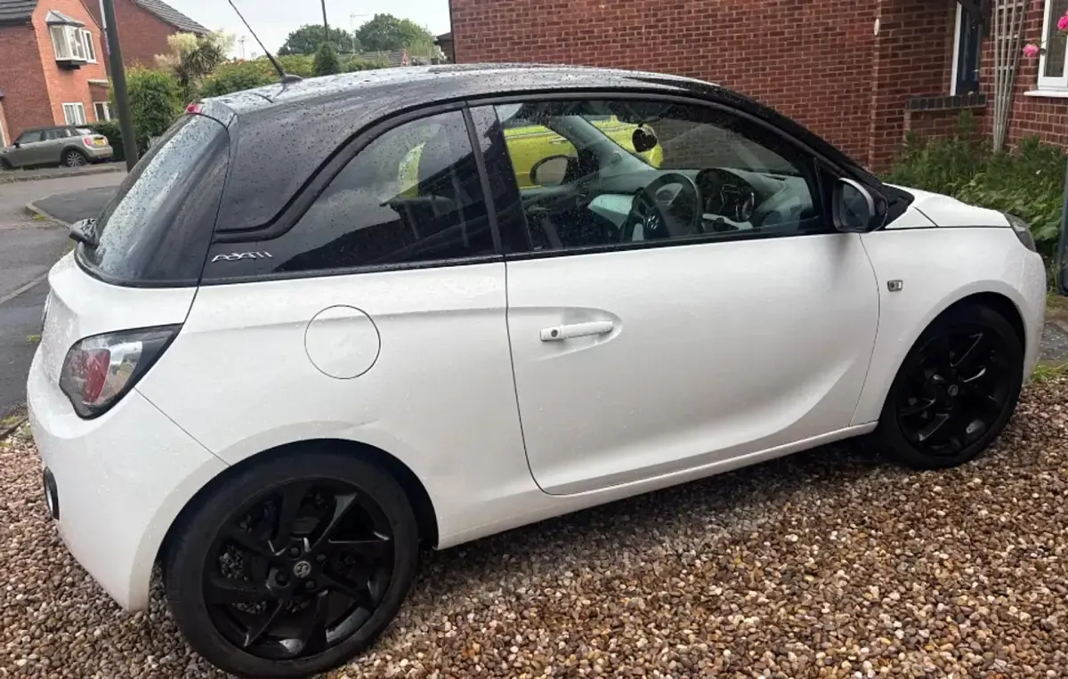 Used Vauxhall Adam 70 HP (51 kW) 2017 White Hatchback