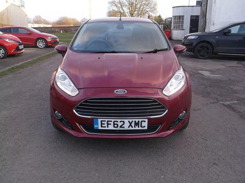 Usado Ford Fiesta Titanium X 95 HP (69 kW) 2012 Vermelho Citadino