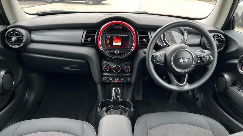 Used Mini Cooper Classic 134 HP (98 kW) 2019 Silver Hatchback