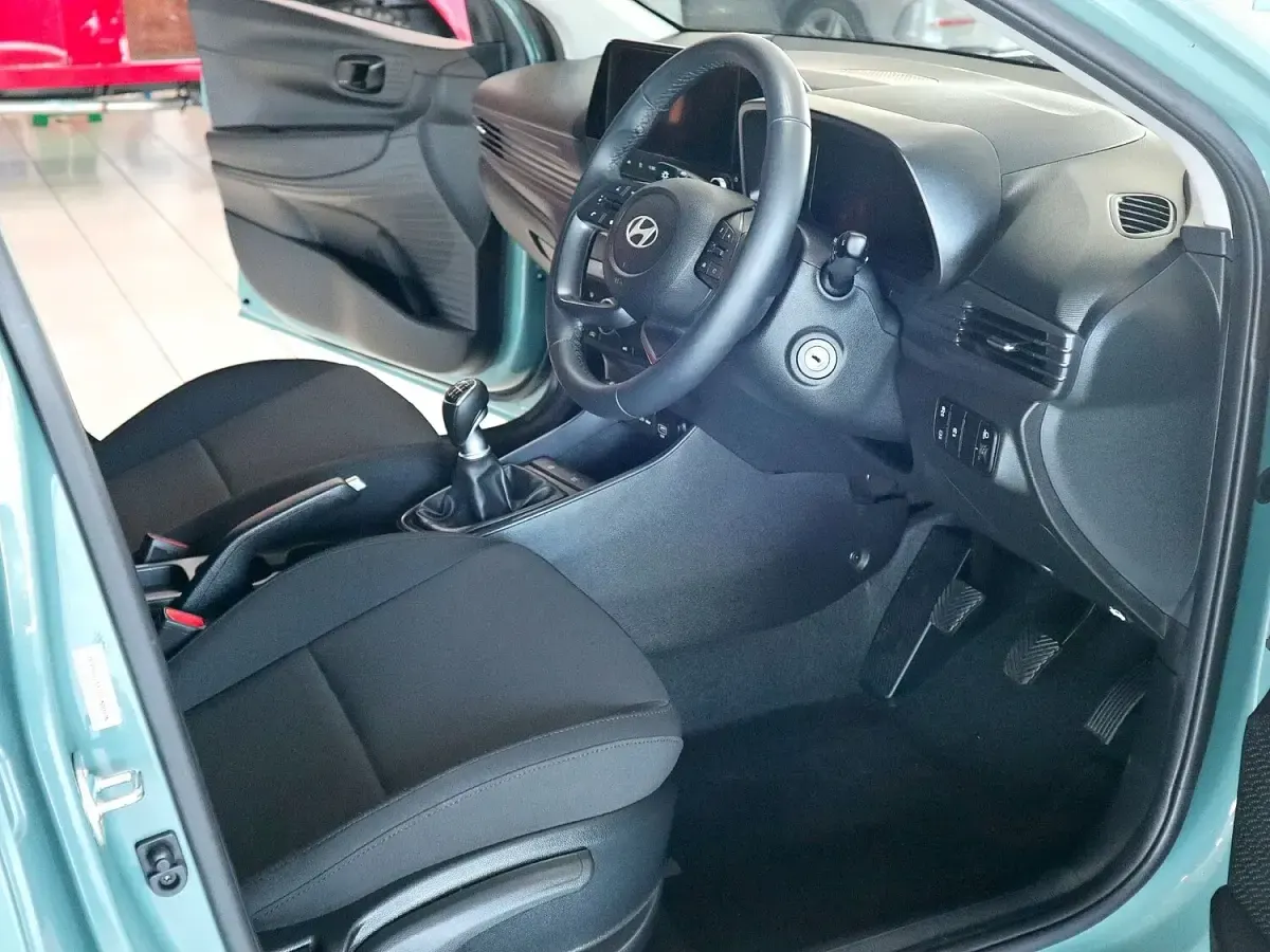 Used Hyundai i20 Advanced 100 HP (73 kW) 2024 Green Hatchback