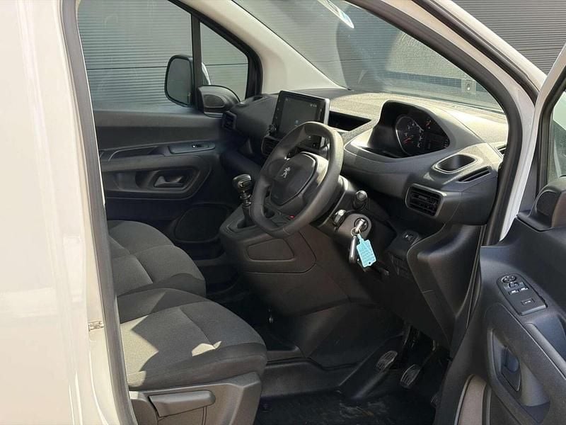 Used Peugeot Partner Premium 131 HP (96 kW) 2022 White MPV