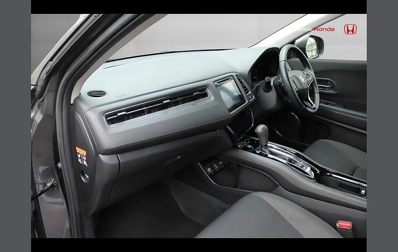 Used Honda HR-V SE 182 HP (133 kW) 2019 Shining grey SUV