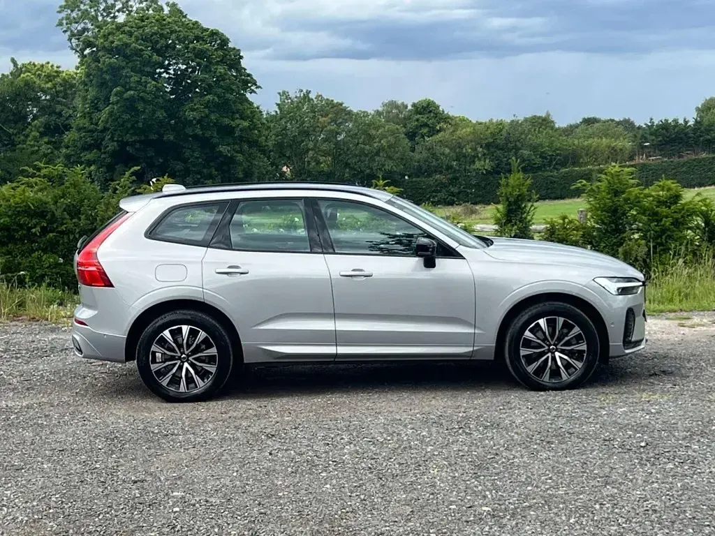 Used Volvo XC60 Plus 197 HP (144 kW) 2023 Silver SUV