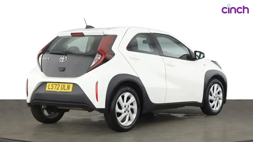 Used Toyota Aygo X X-pure 72 HP (52 kW) 2022 White SUV