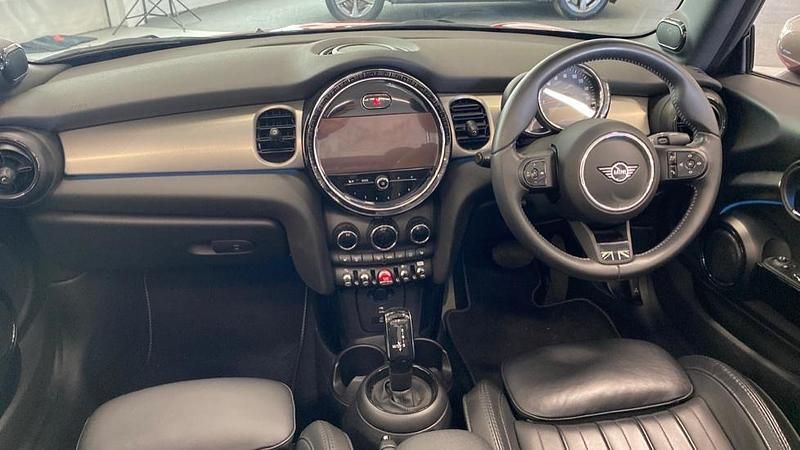 Used Mini Cooper Exclusive 134 HP (98 kW) 2023 Red Hatchback