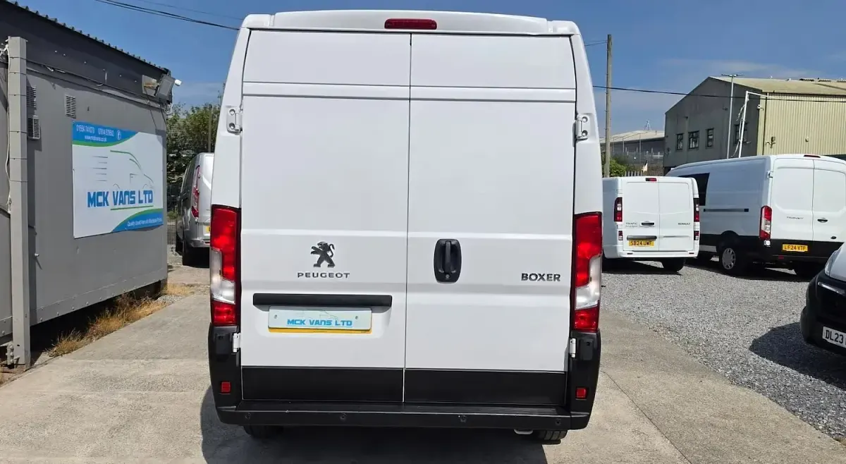 Used Peugeot Boxer 140 HP (102 kW) 2021 White Van