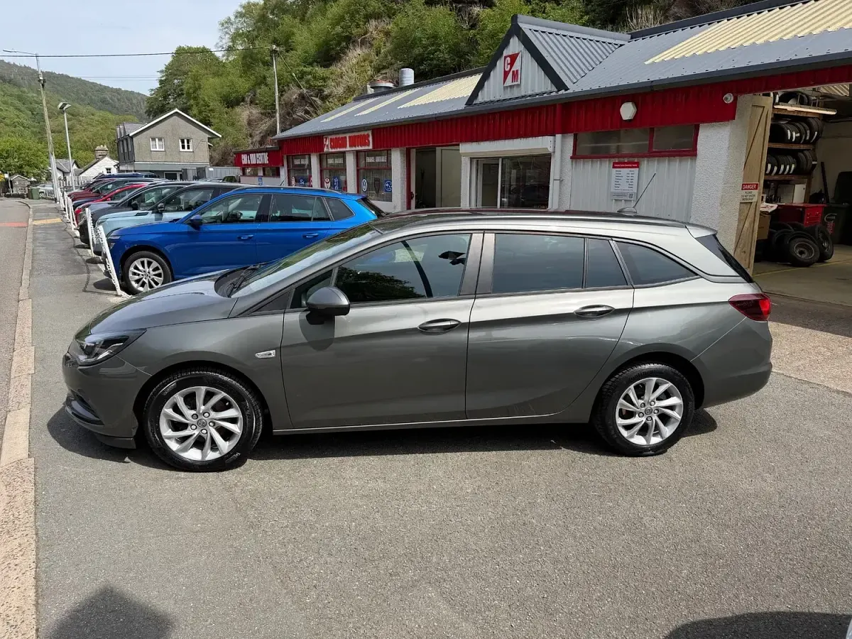 Used Vauxhall Astra 110 HP (80 kW) 2019 Grey Estate
