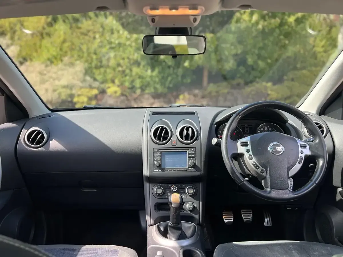 Used Nissan Qashqai N-TEC 117 HP (86 kW) 2011 Beige SUV