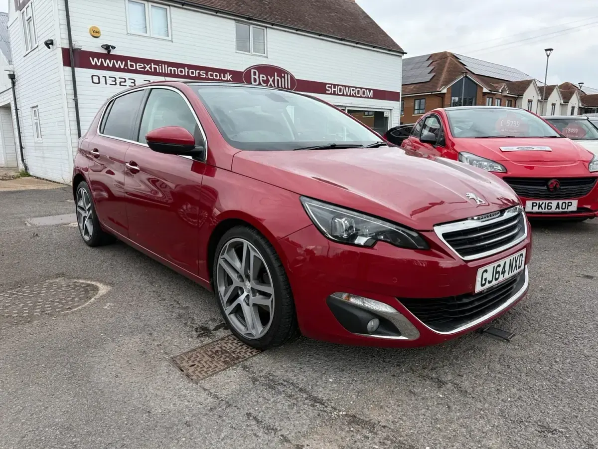 Used Peugeot 308 115 HP (84 kW) 2014 Red Hatchback