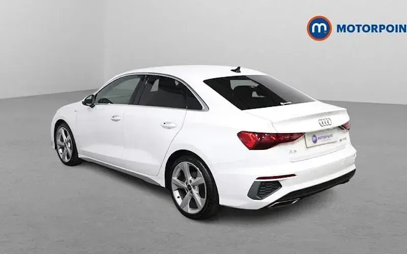 Używany Audi A3 S-Line 150 KM (110 kW) 2023 Biały Sedan/Limuzyna