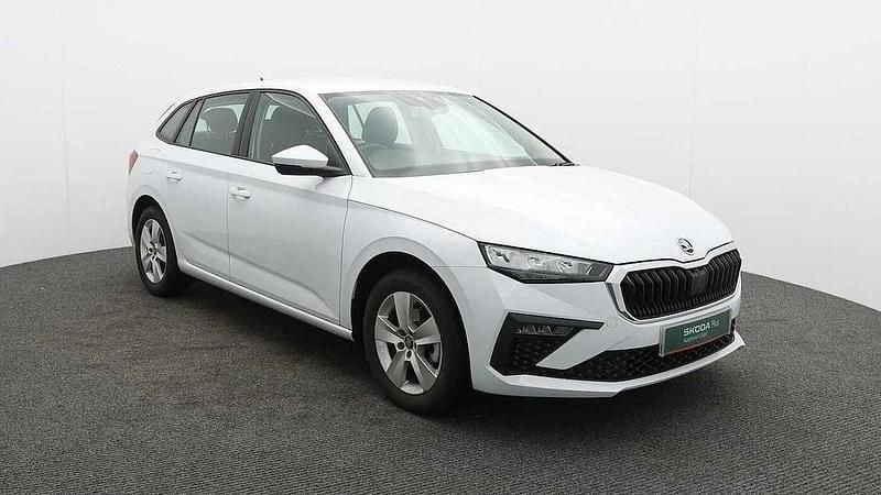 Moon white metallic Used 2025 Skoda Scala SE Hatchback | £20,490 (Expensive) - Image 1/4