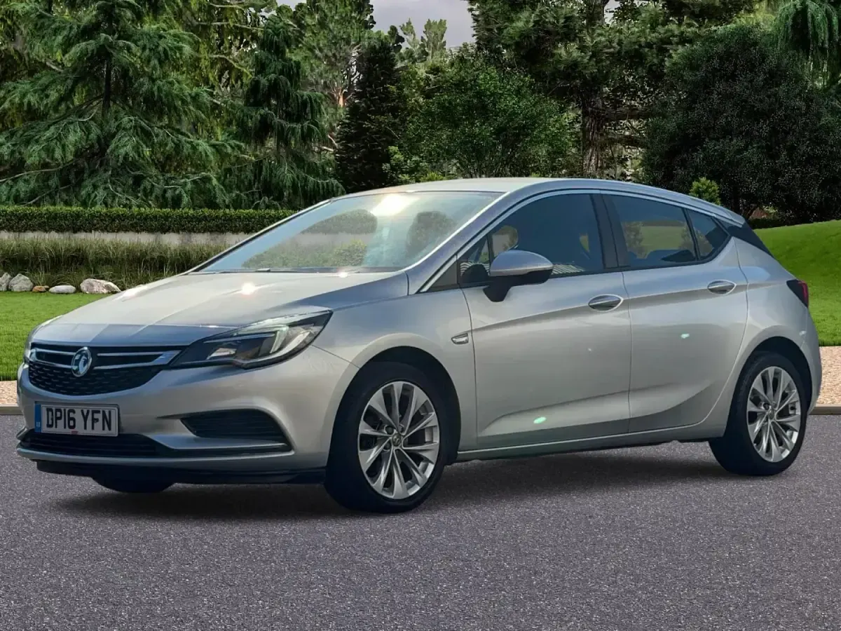 Used Vauxhall Astra 105 HP (77 kW) 2016 Silver Hatchback