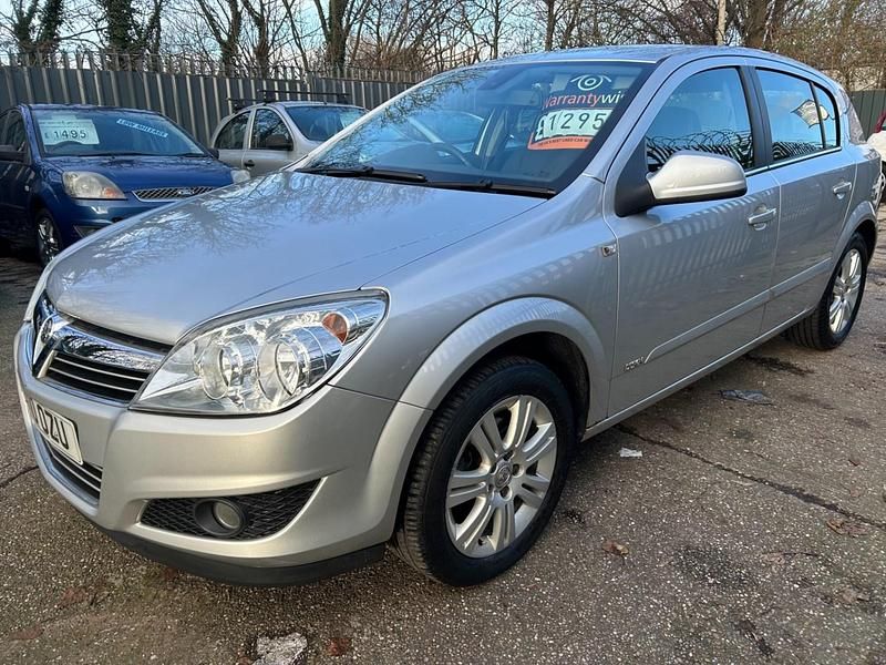 Used Vauxhall Astra Design Edition 2010 Silver Hatchback