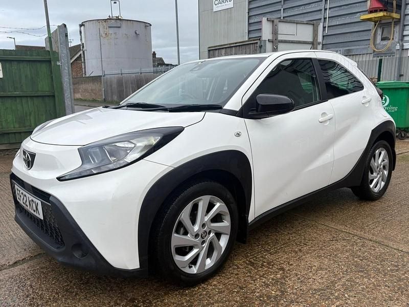 Used Toyota Aygo X PURE 72 HP (52 kW) 2022 White SUV