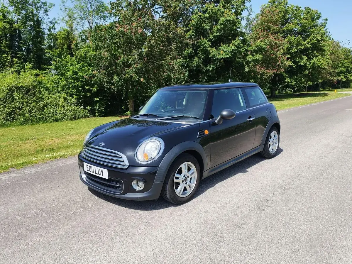 Used Mini ONE Hatch 98 HP (72 kW) 2011 Black Hatchback