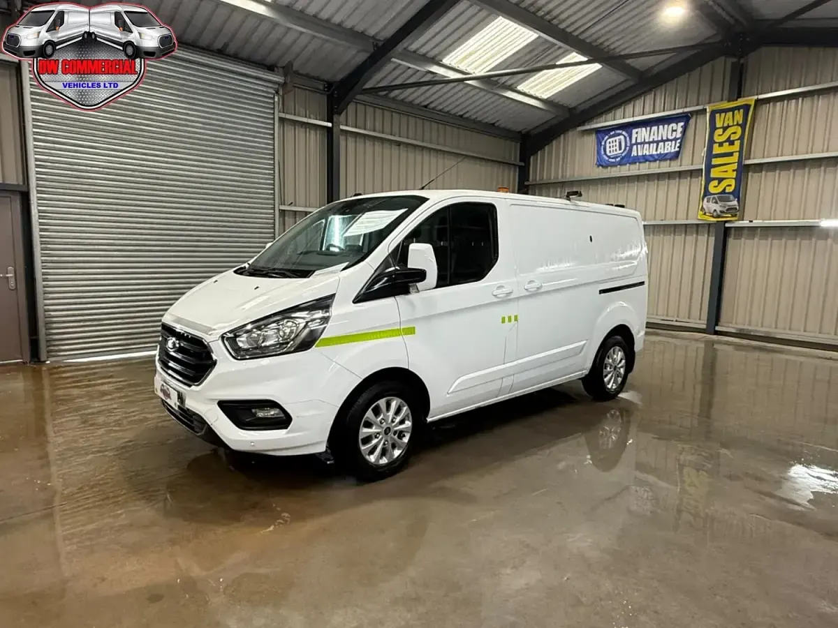 Used Ford Transit Custom Limited 130 HP (95 kW) 2021 White Van