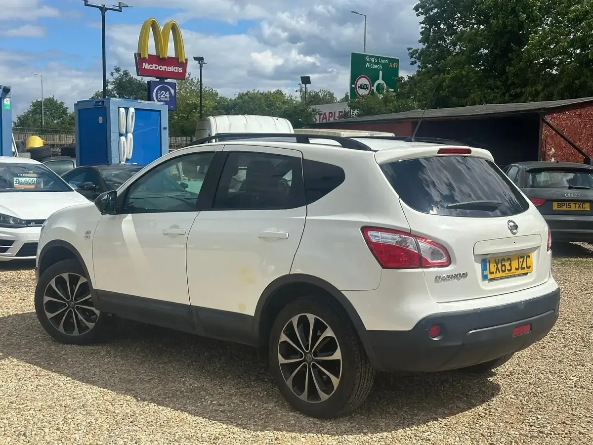 Used Nissan Qashqai 360º 2013 White SUV