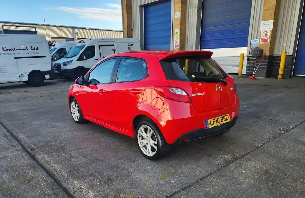Used Mazda 2 Inclusive 101 HP (74 kW) 2010 Red Hatchback