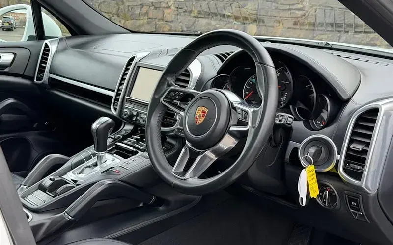 Used Porsche Cayenne 262 HP (192 kW) 2015 White SUV
