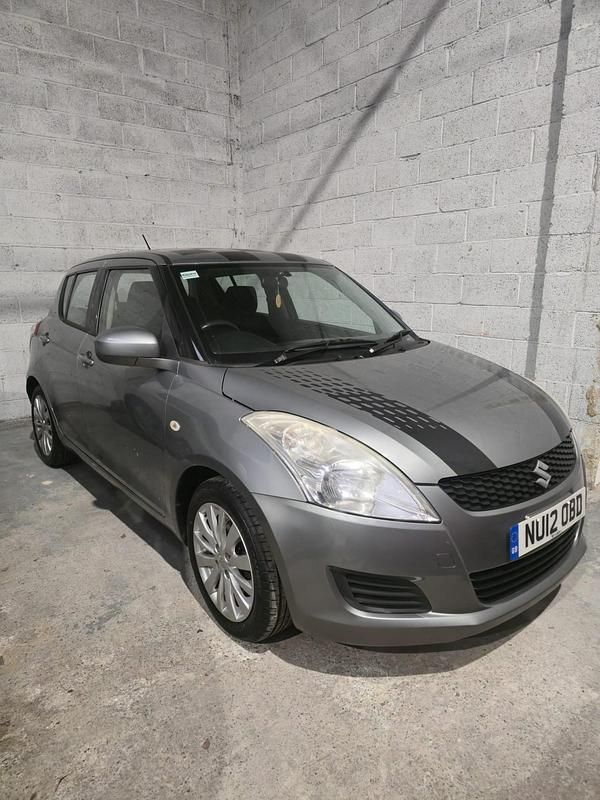 Usado Suzuki Swift SZ3 94 HP (69 kW) 2012 Cinzento Citadino