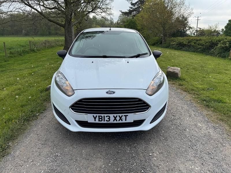 Usado Ford Fiesta 95 HP (69 kW) 2013 Branco Van