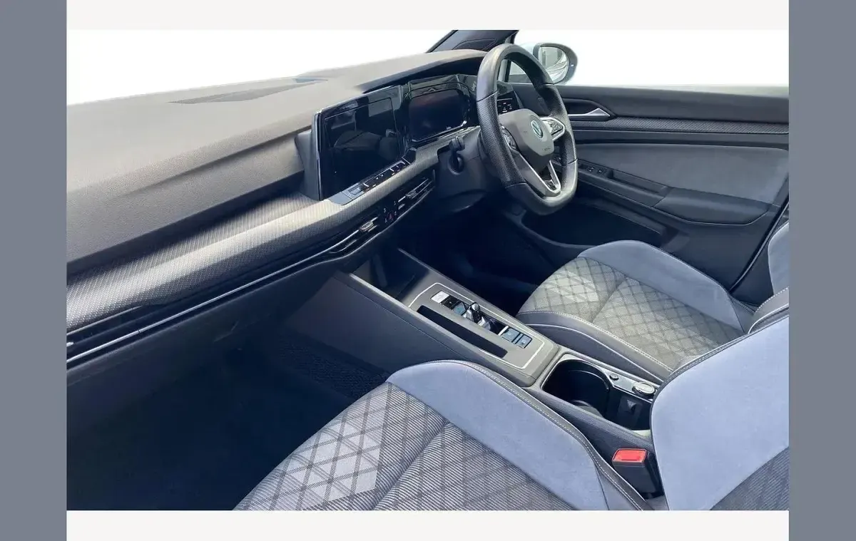 Used VW Golf VIII R-line 150 HP (110 kW) 2022 White Hatchback