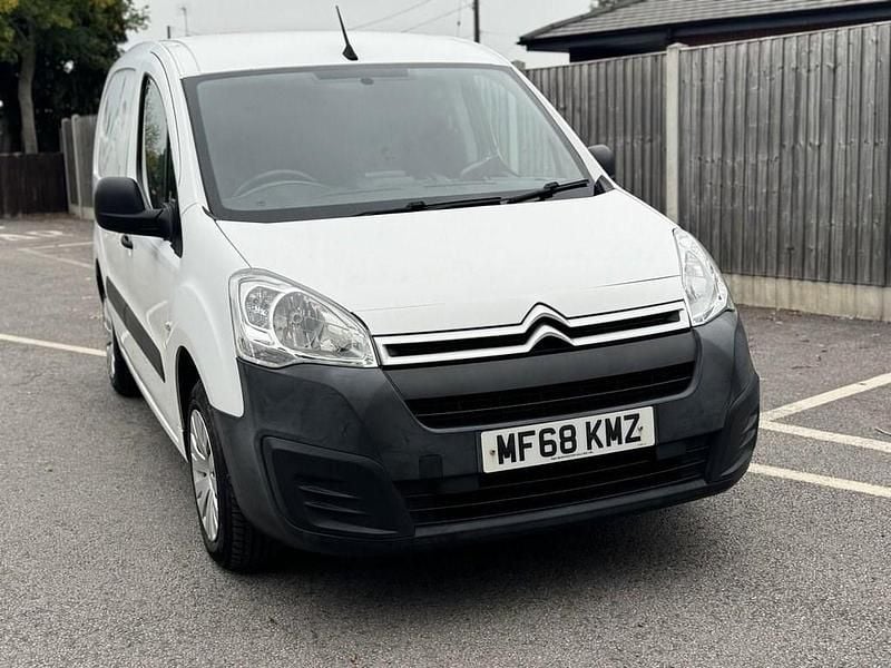 Used Citroën Berlingo 100 HP (73 kW) 2018 White MPV