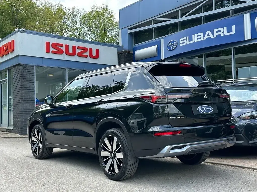 New Mitsubishi Outlander 300 HP (220 kW) 2026 Black SUV
