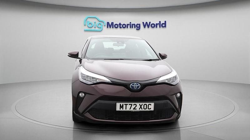 Used Toyota C-HR 122 HP (89 kW) 2022 Mauve/purple SUV