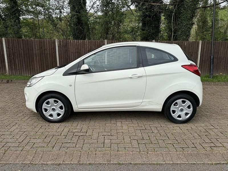 Used Ford Ka 69 HP (50 kW) 2012 White Hatchback