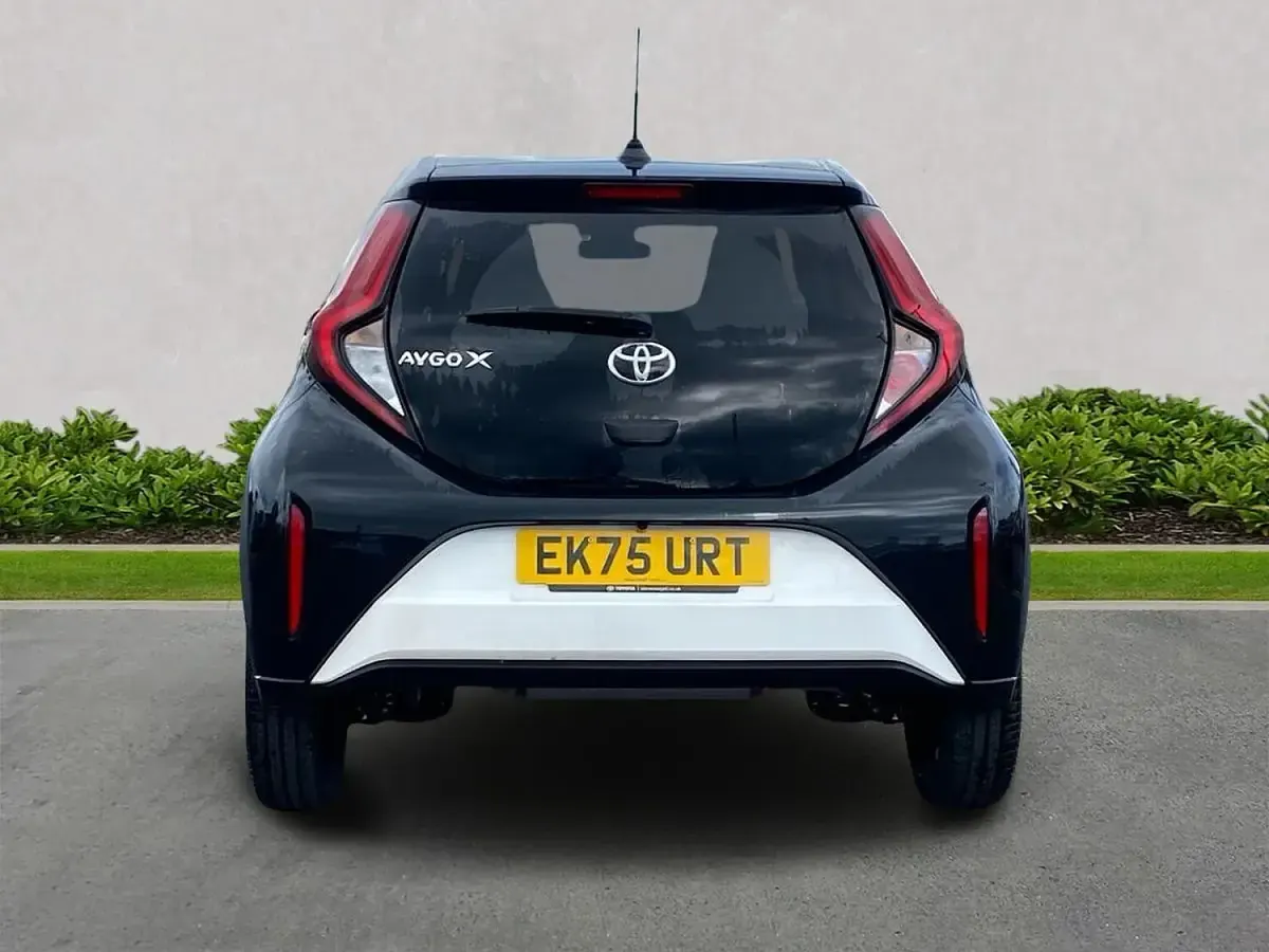 Used Toyota Aygo X 72 HP (52 kW) 2025 White SUV