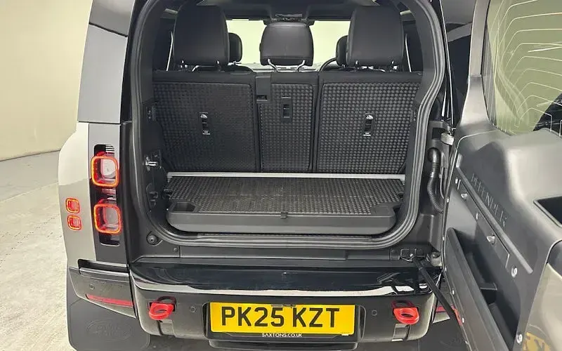 Used Land Rover Defender 349 HP (256 kW) 2025 Silver SUV