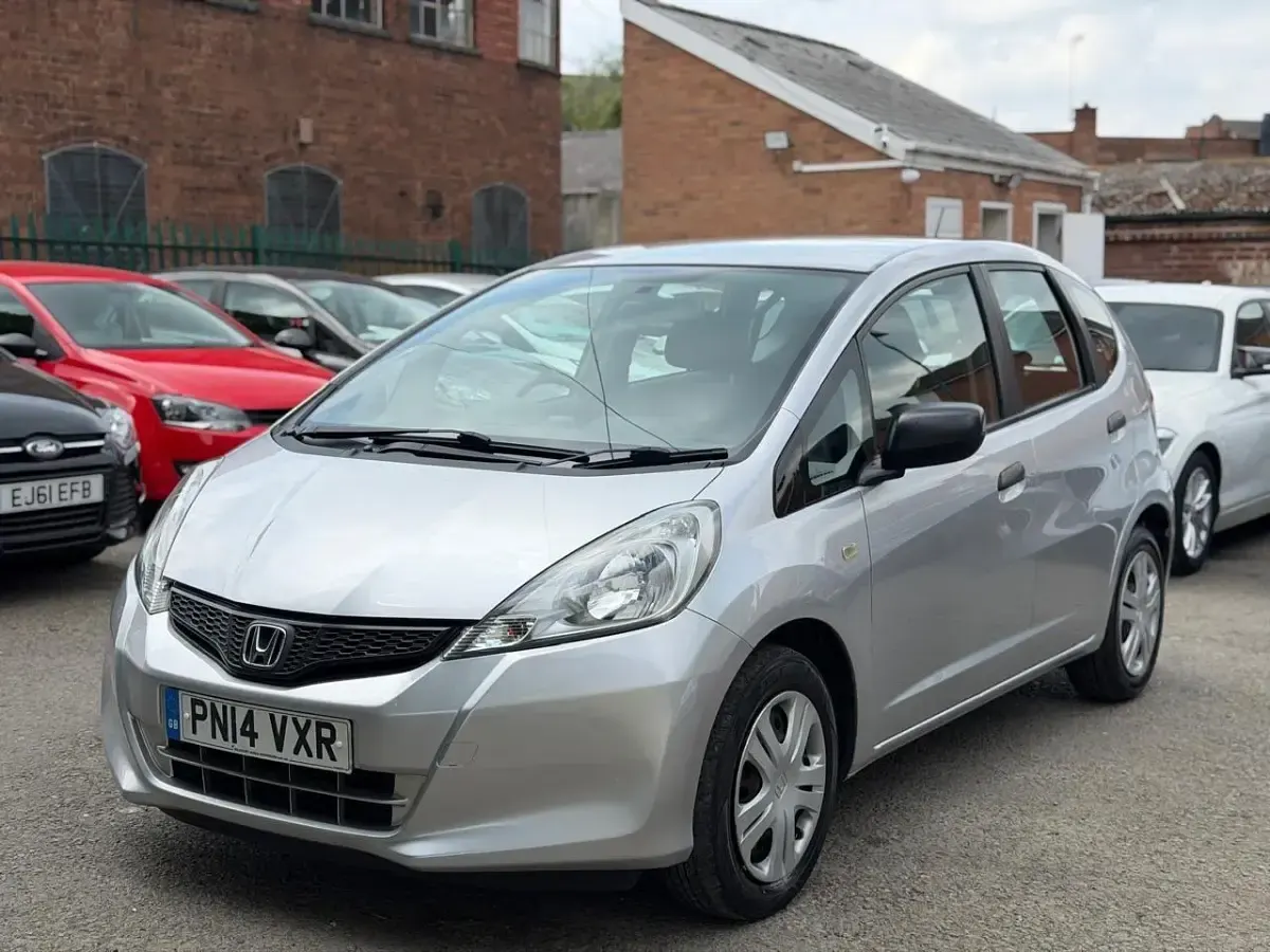 Used Honda Jazz S 90 HP (66 kW) 2014 Silver Hatchback