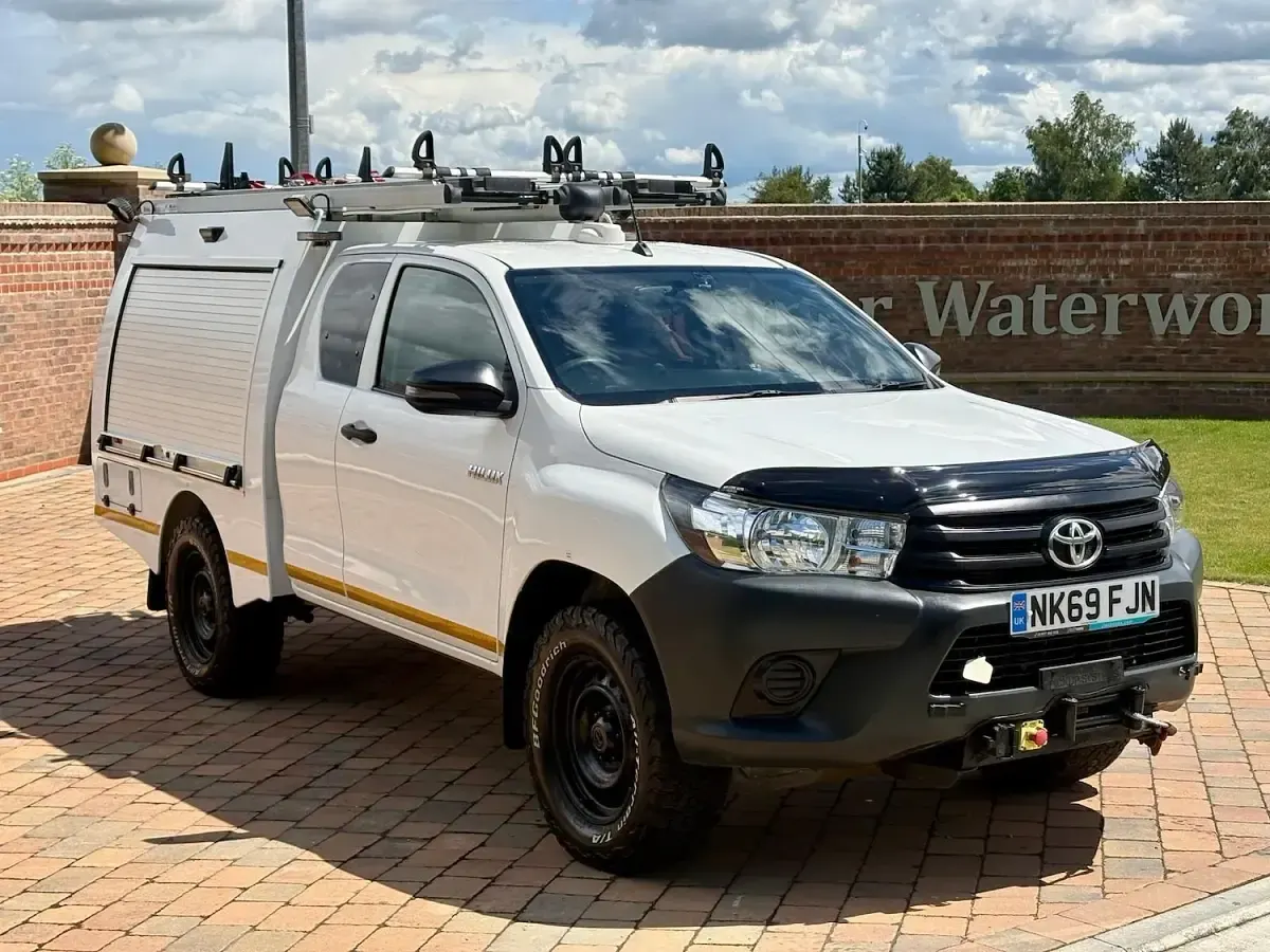 Used Toyota HiLux Active 150 HP (110 kW) 2020 White Pickup