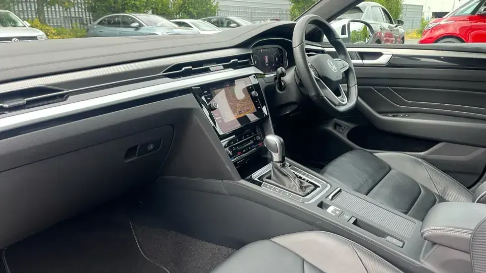Used VW Arteon R-line 218 HP (160 kW) 2024 Oryx white motherofpearl effect Estate