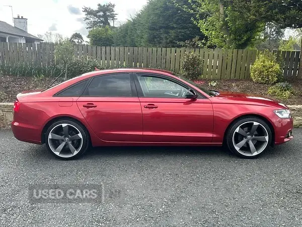 Usado Audi A6 Black Edition 177 HP (130 kW) 2012 Vermelho Sedan
