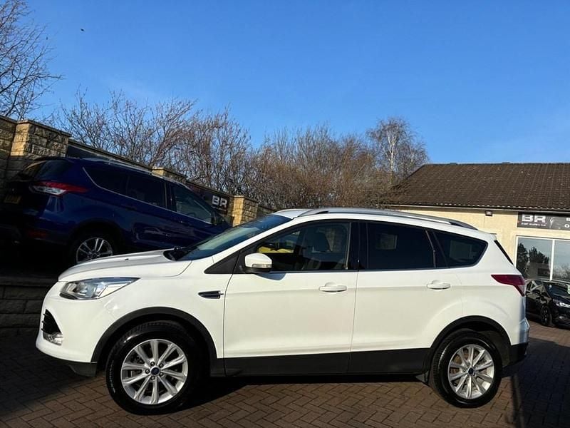 Gebraucht Ford Kuga Titanium 180 PS (132 kW) 2016 Weiß SUV