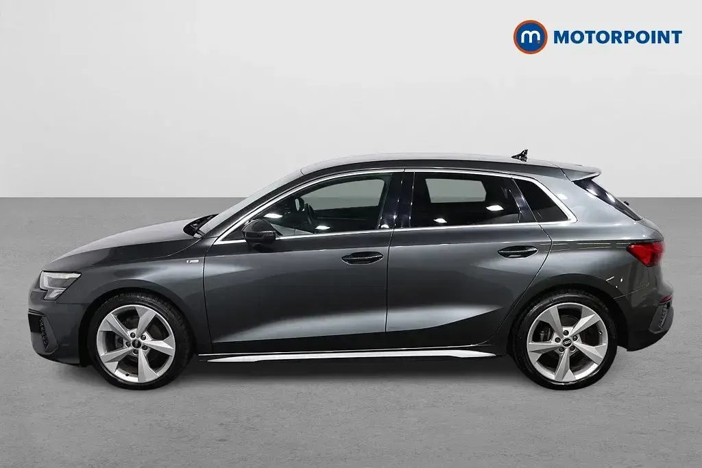 Begagnad Audi A3 S-Line 2021 Grå Sedan