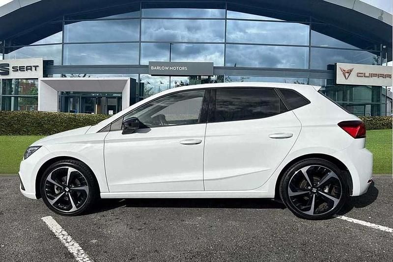 Used Seat Ibiza FR Sport 108 HP (79 kW) 2023 White Hatchback