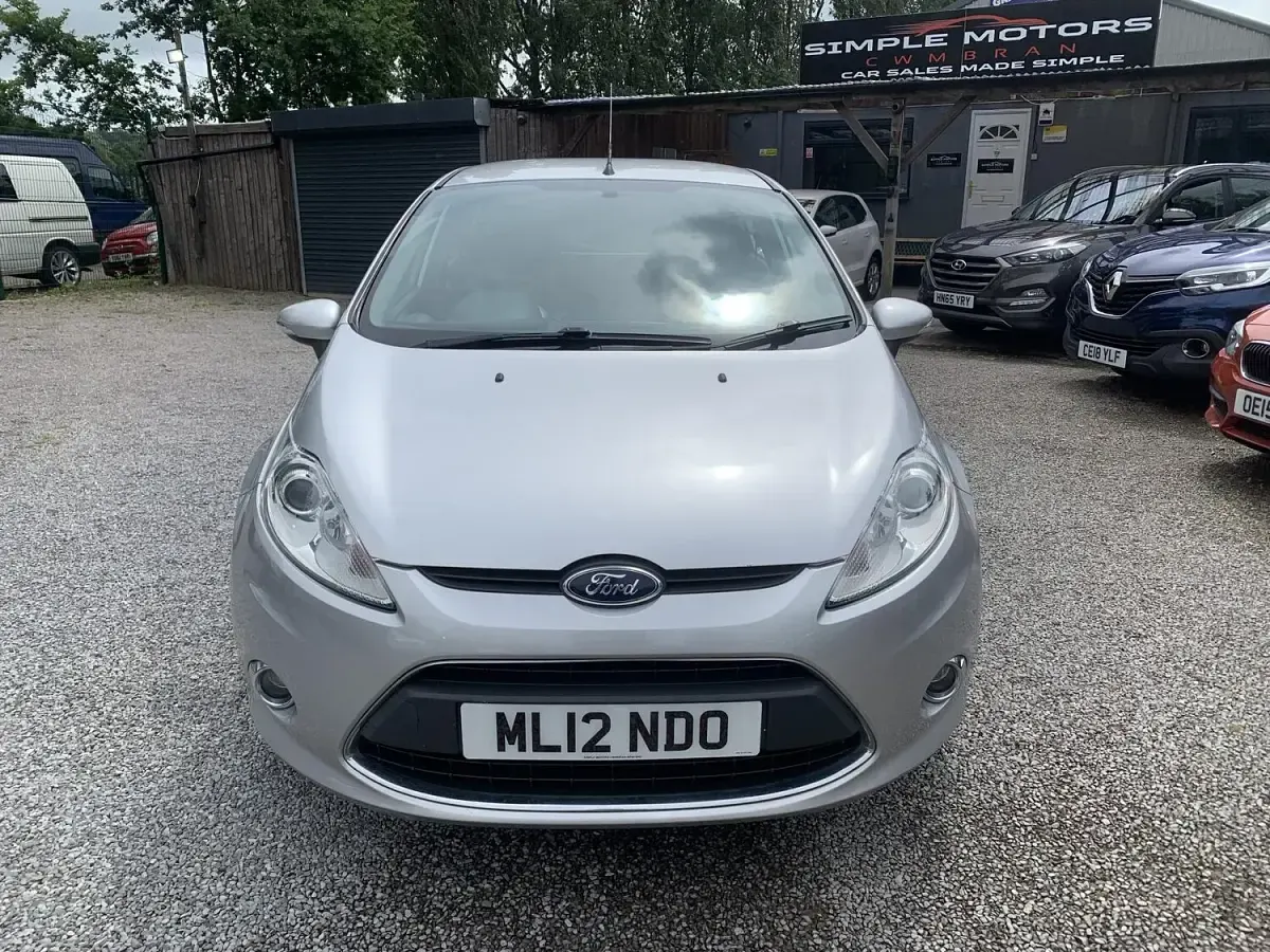 Used Ford Fiesta Zetec 94 HP (69 kW) 2012 Silver Hatchback