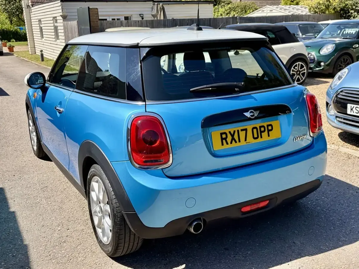 Begagnad Mini Cooper Hatch 2017 Blå Halvkombi
