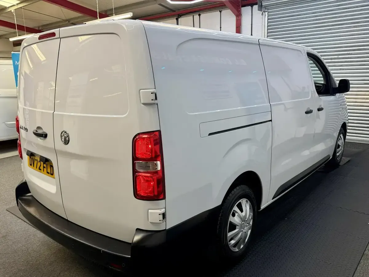 Used Vauxhall Vivaro S 100 HP (73 kW) 2022 White MPV