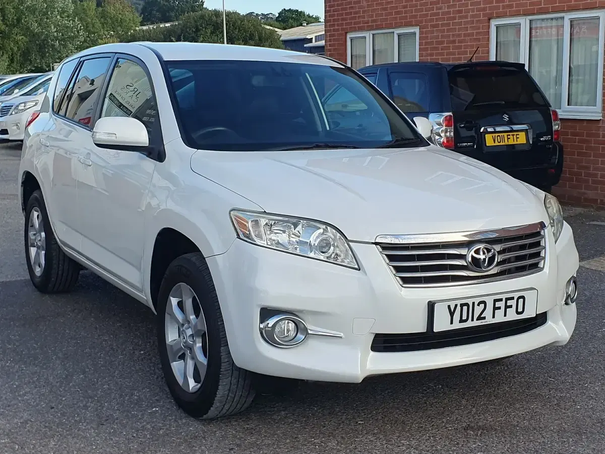 Used Toyota RAV4 150 HP (110 kW) 2012 White SUV