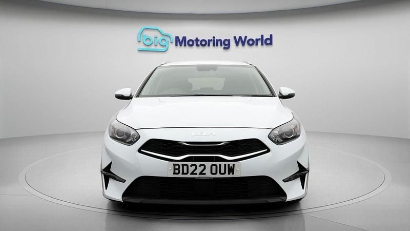 Used Kia Ceed 2022 White Hatchback