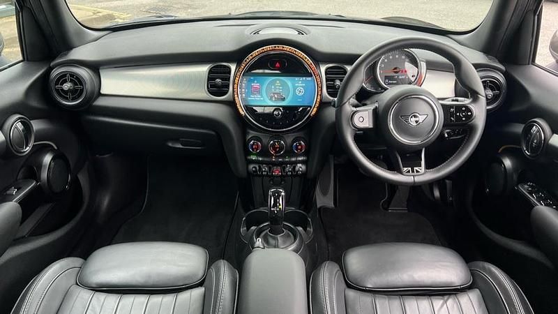 Usado Mini Cooper Exclusive 134 HP (98 kW) 2022 Preto Citadino